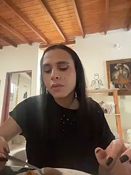 Isabella Hillss online show from December 1, 2025, 6:57 pm