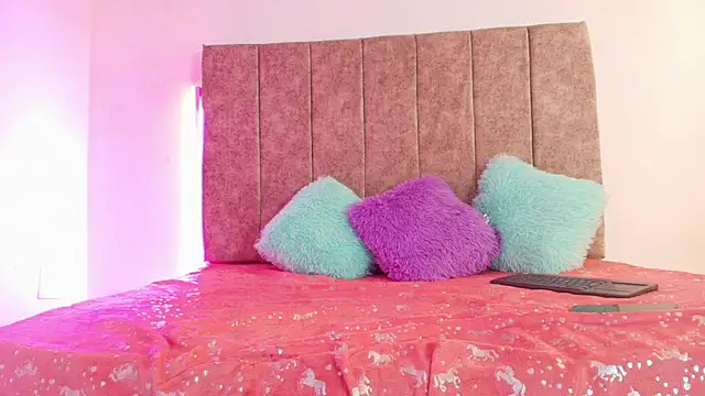 Snapshot of Innocent_Dirty chatting on November 14, 2025, 1:43 pm Innocent Dirty online show from November 14, 2025, 1:43 pm