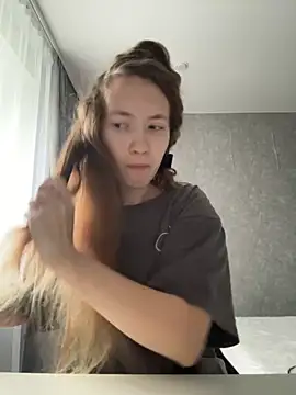 Holy Poly online show from December 1, 2025, 8:19 am