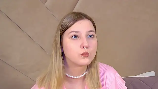 TinnaBurton online show from April 13, 2026, 4:23 pm