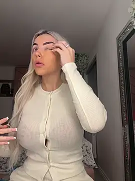 RosieMaexox online show from November 20, 2025, 4:45 am