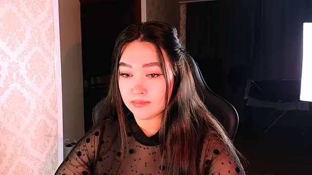 Emma Uilson online show from December 1, 2025, 7:41 pm