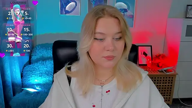 LouiseMous online show from November 24, 2025, 10:20 pm