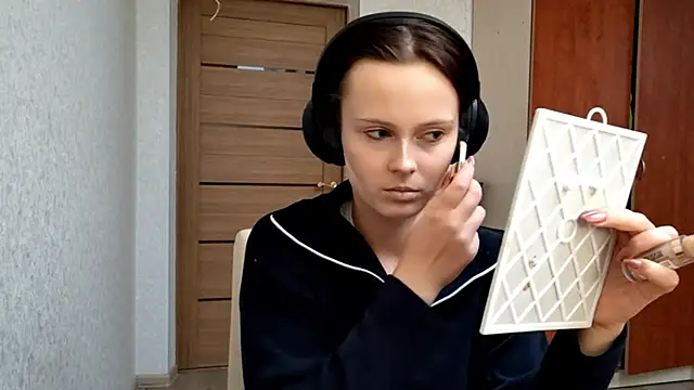 LouiseMarengo online show from November 29, 2025, 12:19 pm