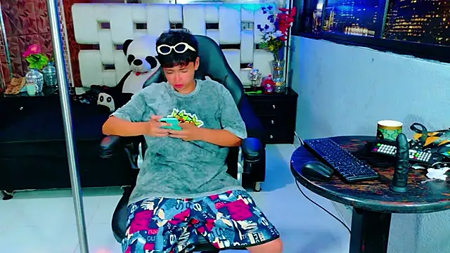 lunabustygirl online show from November 26, 2025, 9:21 am