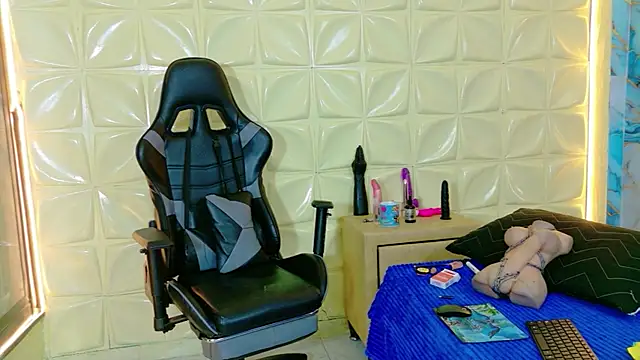 lunabustygirl online show from March 5, 2026, 1:40 pm