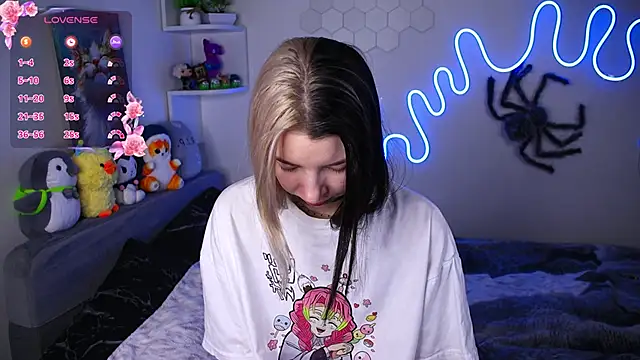 Emmie shy online show from April 14, 2026, 7:20 pm