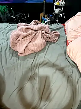 mrsmyla93 online show from December 3, 2025, 8:40 pm