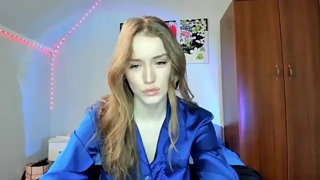 tinyglow online show from December 5, 2025, 8:27 pm