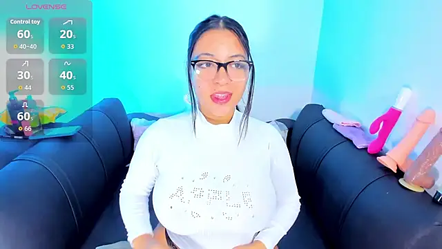 evelisse  online show from February 12, 2026, 3:45 am