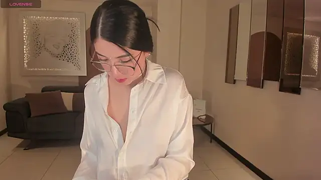 HaileyRoss  online show from December 5, 2025, 12:03 pm