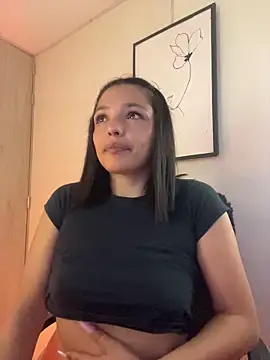 LaraDanverss online show from April 14, 2026, 8:37 pm