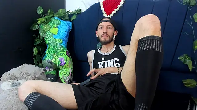 AngelDamianArt online show from November 26, 2025, 8:21 pm