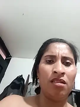 CarolinaNavas33 online show from November 29, 2025, 2:09 pm