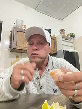 Snapshot of patraick chatting on May 30, 2026, 11:24 pm patraick online show from May 30, 2026, 11:24 pm