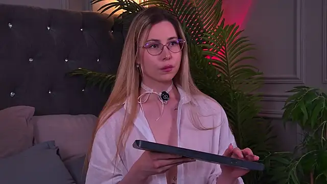 -SaraBlack- online show from July 17, 2026, 4:23 pm