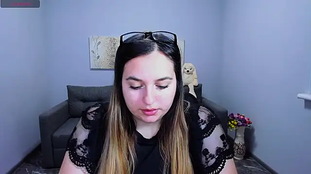 Snapshot of Maria_Bond chatting on November 28, 2025, 6:49 am Maria Bond online show from November 28, 2025, 6:49 am