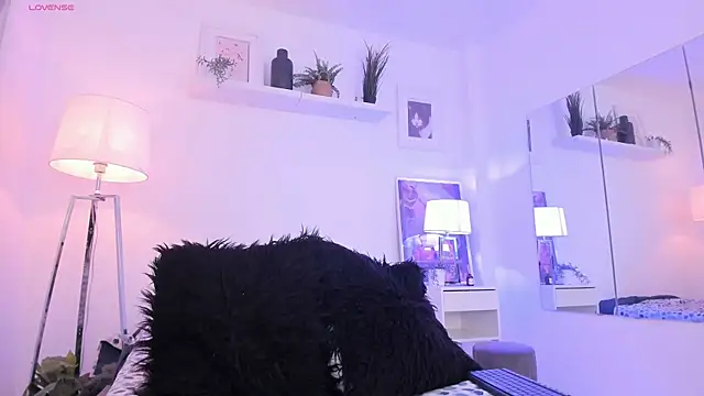 Miluu dh online show from December 18, 2025, 2:34 pm