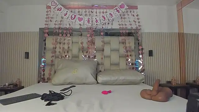 noah pariss online show from February 12, 2026, 11:38 am