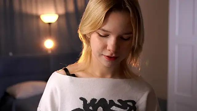 PhillisEsplin online show from December 1, 2025, 8:03 pm