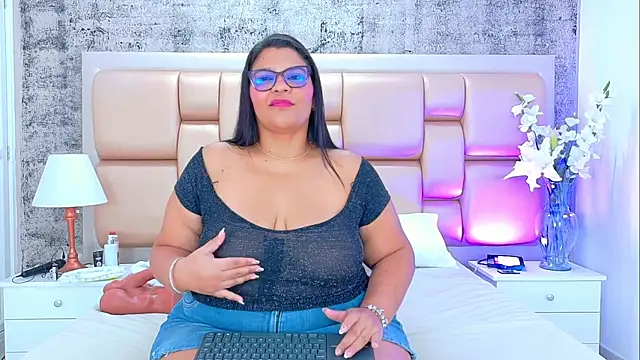 SelennaCooper online show from December 5, 2025, 11:41 am