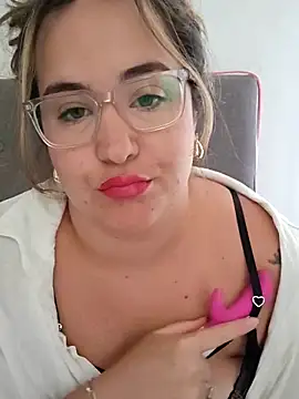 Snapshot of iviiiiiiiiiii chatting on December 2, 2025, 5:19 pm iviiiiiiiiiii online show from December 2, 2025, 5:19 pm