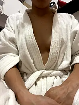 Snapshot of brunalameo chatting on November 28, 2025, 4:42 pm brunalameo online show from November 28, 2025, 4:42 pm