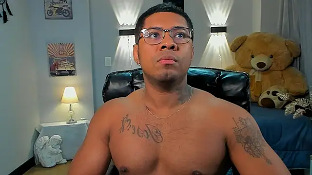 Snapshot of LEONHDZ chatting on November 17, 2025, 3:12 am LEONHDZ online show from November 17, 2025, 3:12 am