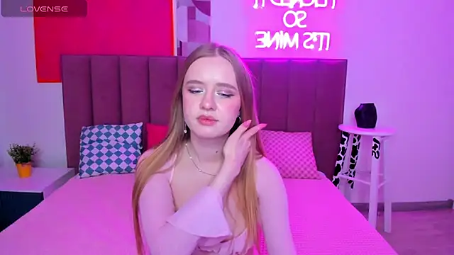 Snapshot of TerriBlossom chatting on November 17, 2025, 1:44 am TerriBlossom online show from November 17, 2025, 1:44 am