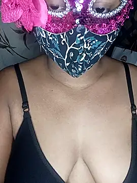 arpitaroy0 online show from November 18, 2025, 3:49 pm