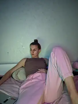 carolinakis  online show from December 16, 2025, 8:25 pm