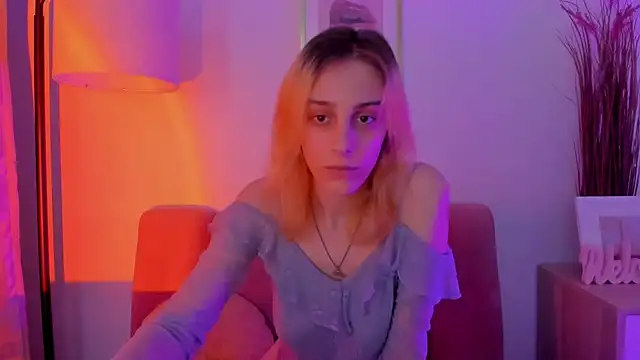 MiilaGlow online show from December 4, 2025, 3:10 pm