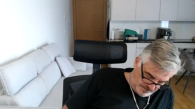 Buidapest online show from November 20, 2025, 10:59 am