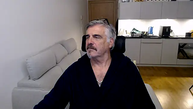 Buidapest online show from December 15, 2025, 1:26 pm