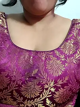 Winter XOXO online show from December 14, 2025, 6:01 pm