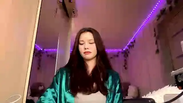 Snapshot of CutieSlim chatting on November 17, 2025, 6:08 am CutieSlim online show from November 17, 2025, 6:08 am