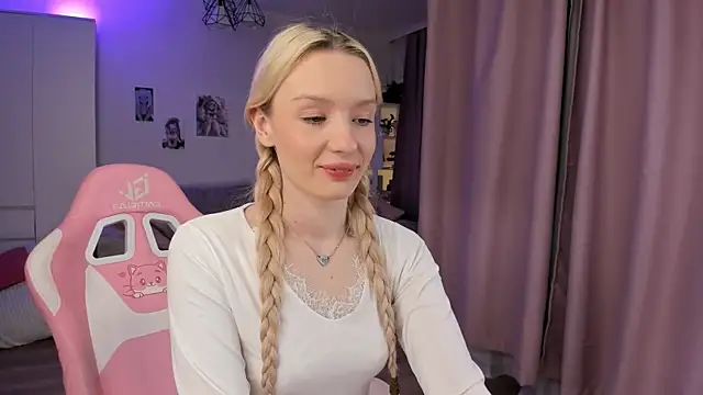 Tiffany Paw online show from March 25, 2026, 3:23 am