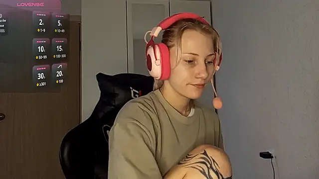 Snapshot of FoxySable chatting on November 19, 2025, 8:14 am FoxySable online show from November 19, 2025, 8:14 am