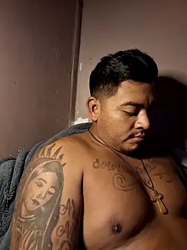 Snapshot of Elchico3030 chatting on November 17, 2025, 4:29 am Elchico3030 online show from November 17, 2025, 4:29 am