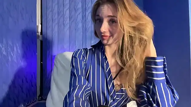 Jolienne online show from November 25, 2025, 6:08 pm