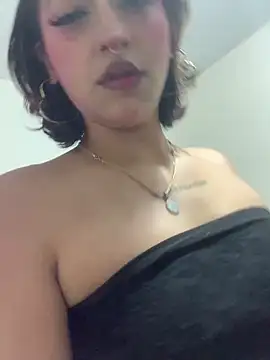 Snapshot of LilithMonette chatting on May 6, 2026, 1:57 am LilithMonette online show from May 6, 2026, 1:57 am