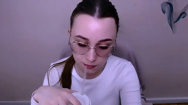 Snapshot of MillaTems_ chatting on April 6, 2026, 10:49 am MillaTems online show from April 6, 2026, 10:49 am