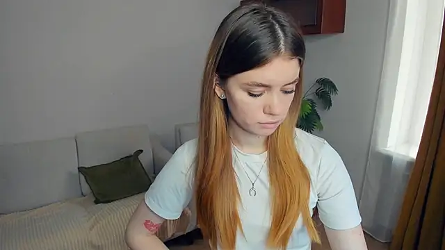 AngelesBenitz online show from November 22, 2025, 7:07 am