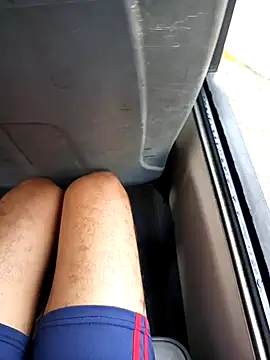 juunioreest online show from December 2, 2025, 8:37 pm