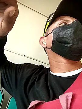 juunioreest online show from December 4, 2025, 9:01 pm