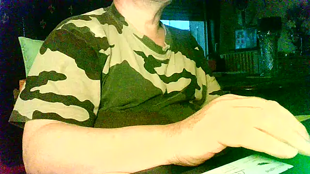 Snapshot of ALBONU73 chatting on November 17, 2025, 4:13 pm ALBONU73 online show from November 17, 2025, 4:13 pm