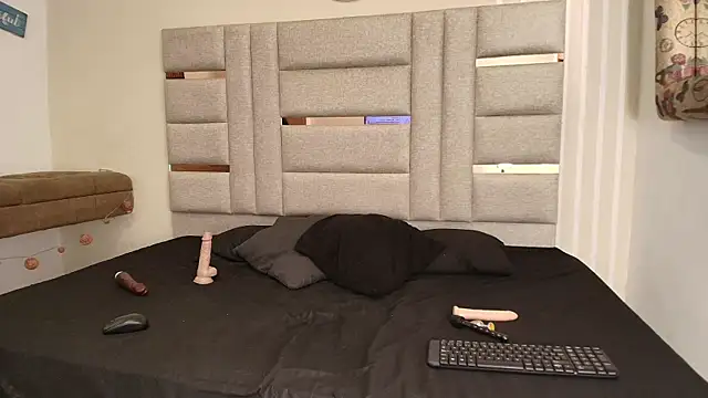 LittlePeach  online show from December 19, 2025, 2:57 pm