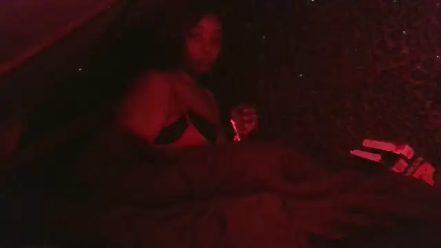 VenezuelaLuxeNoir online show from December 21, 2025, 7:59 am