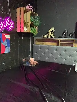 Shy-Ivy online show from May 6, 2026, 10:04 pm