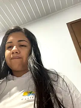 Snapshot of Adriana_27 chatting on November 19, 2025, 7:25 pm Adriana 27 online show from November 19, 2025, 7:25 pm